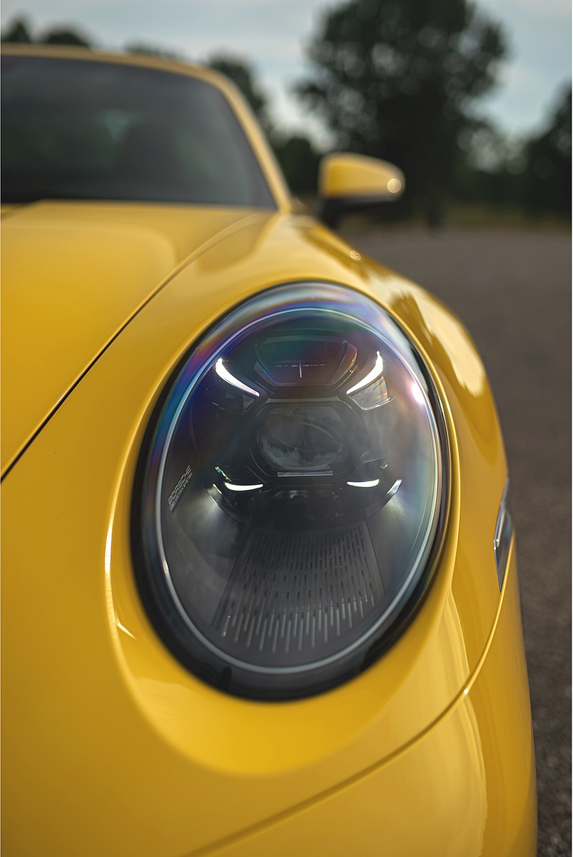 2021 Porsche 911 Targa 4S (Color: Racing Yellow) Headlight Wallpapers #46 of 138