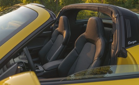 2021 Porsche 911 Targa 4S (Color: Racing Yellow) Interior Wallpapers 450x275 (57)