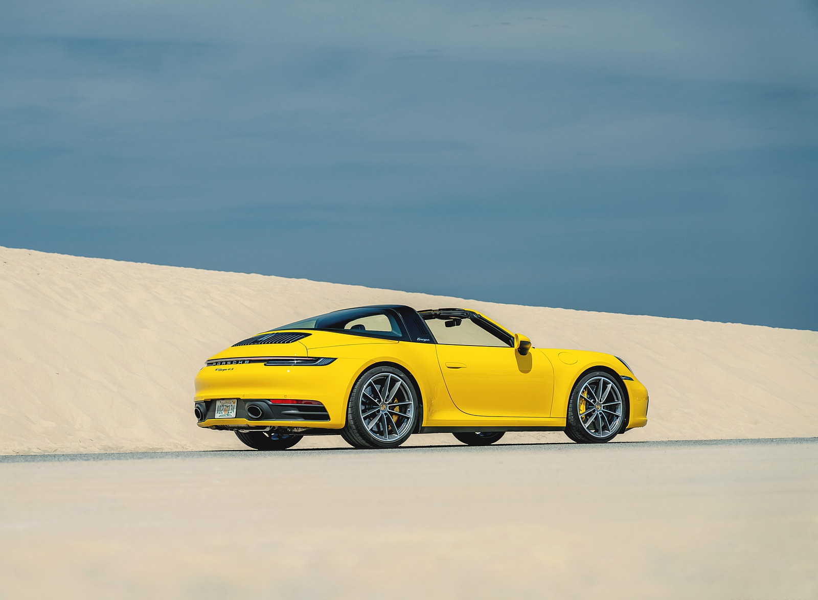 2021 Porsche 911 Targa 4S (Color: Racing Yellow) Rear Three-Quarter Wallpapers #20 of 138