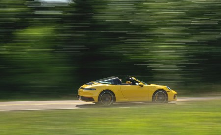 2021 Porsche 911 Targa 4S (Color: Racing Yellow) Rear Three-Quarter Wallpapers 450x275 (3)