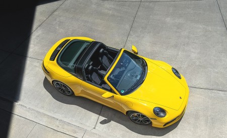2021 Porsche 911 Targa 4S (Color: Racing Yellow) Top Wallpapers 450x275 (27)