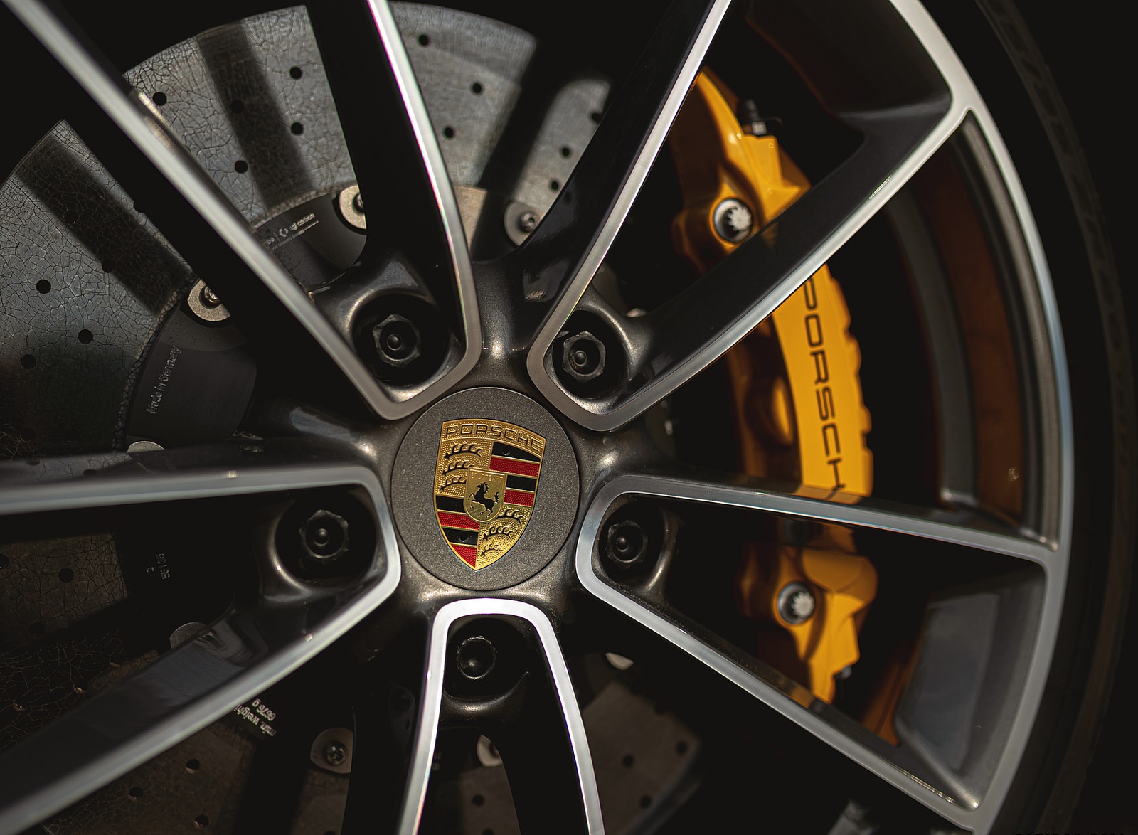 2021 Porsche 911 Targa 4S (Color: Racing Yellow) Wheel Wallpapers #47 of 138