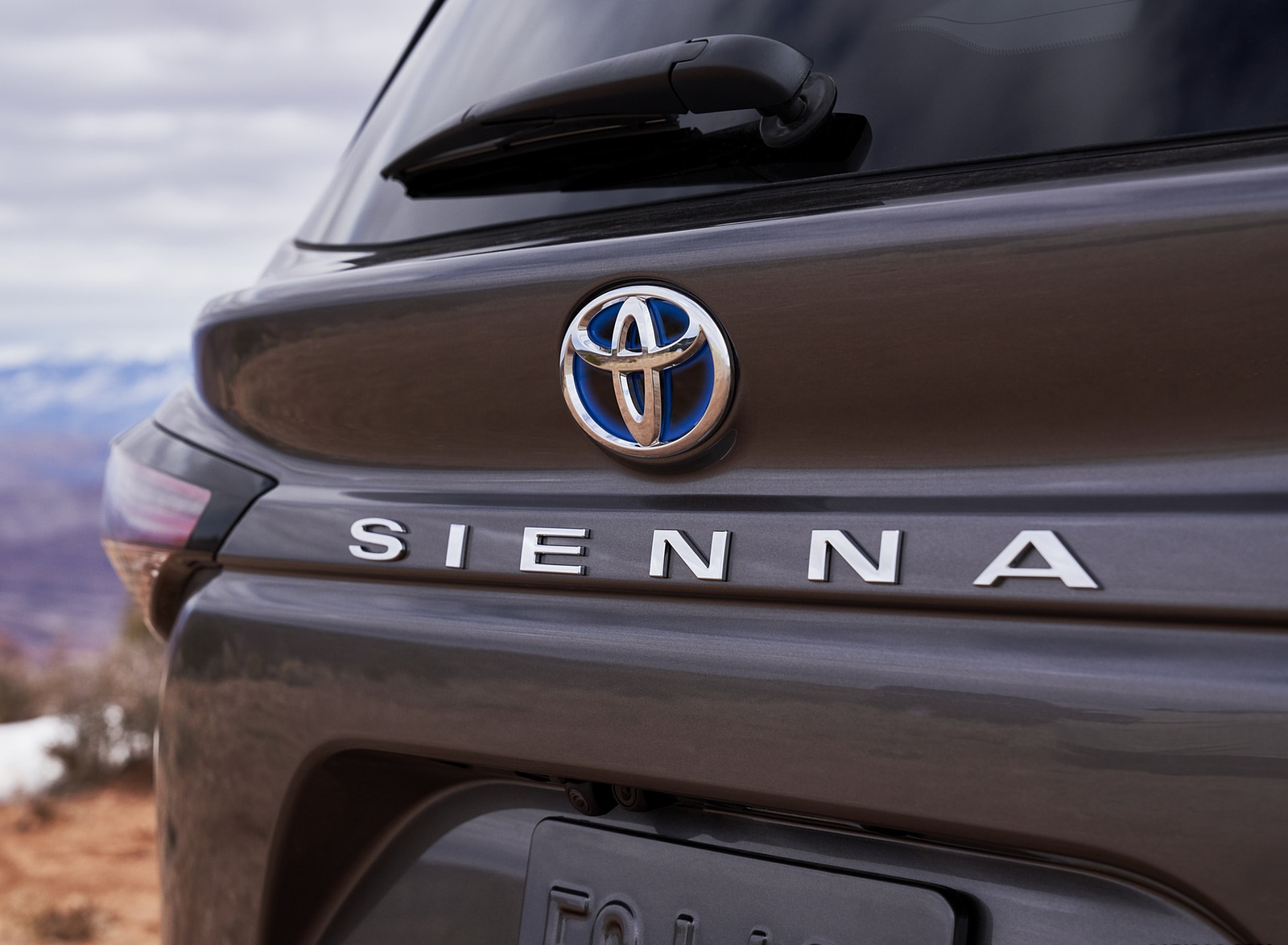 2021 Toyota Sienna Platinum Hybrid Badge Wallpapers #10 of 19