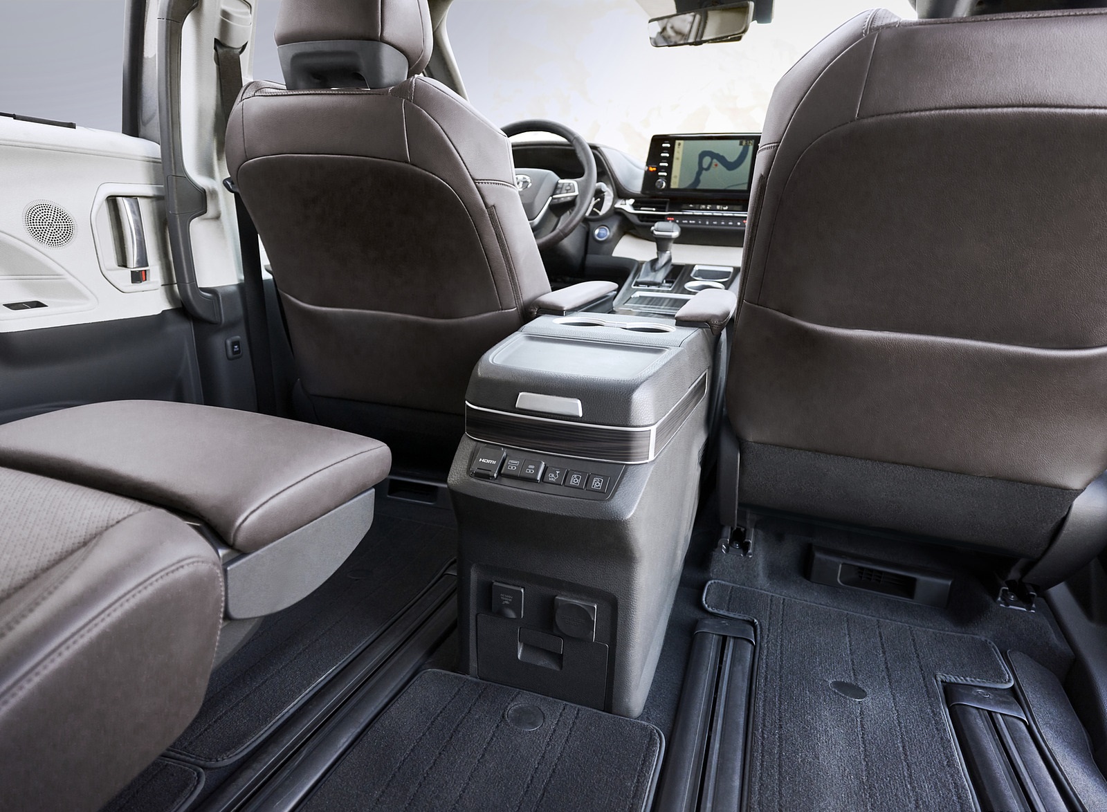 2021 Toyota Sienna Platinum Hybrid Interior Wallpapers #14 of 19