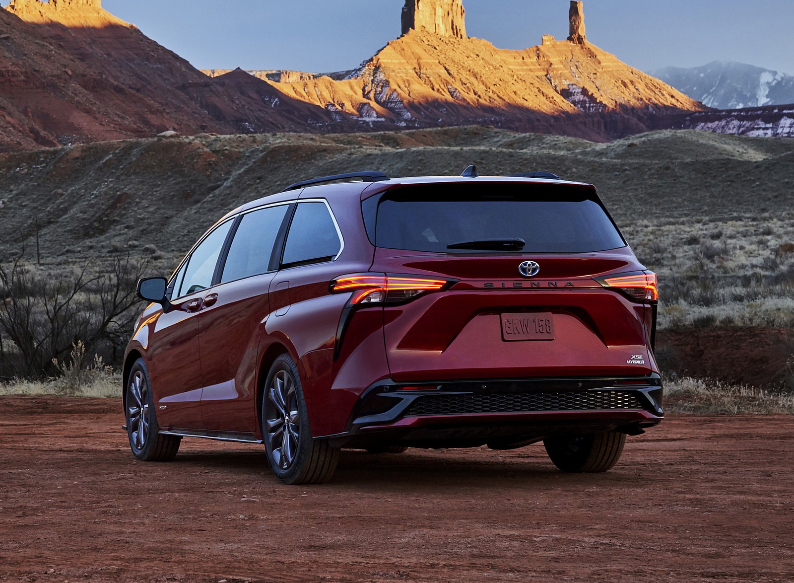 2021 Toyota Sienna XSE Hybrid Rear Three-Quarter Wallpapers (6)