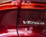 2021 Toyota Venza Hybrid LE Detail Wallpapers 150x120 (21)