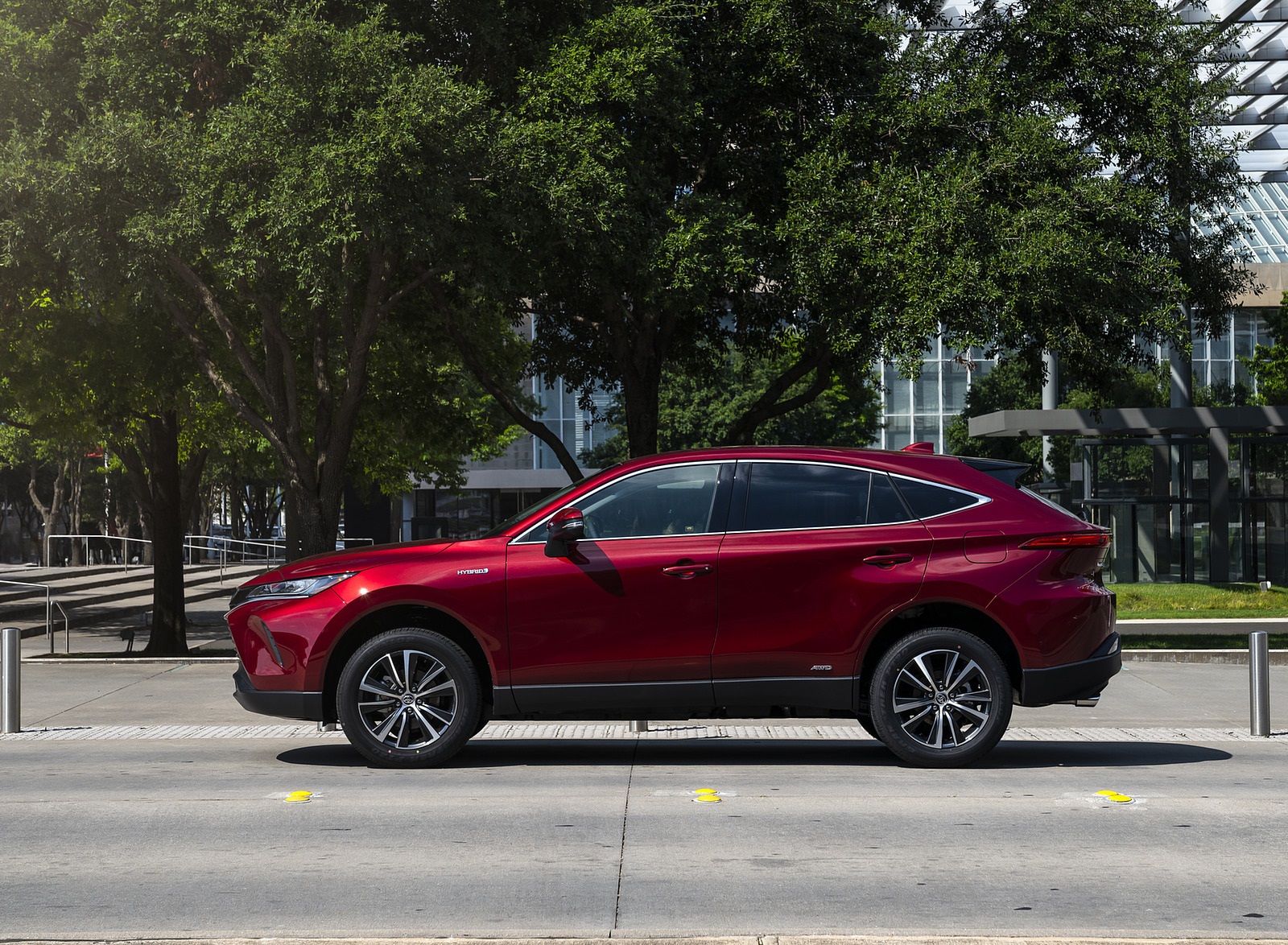 2021 Toyota Venza Hybrid LE Side Wallpapers #6 of 70