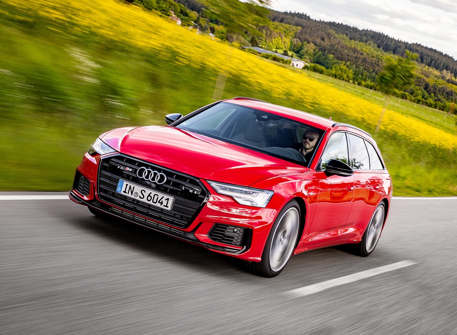 2020 Audi S6 Avant TDI (Color: Tango Red) Front Three-Quarter Wallpapers  (2)