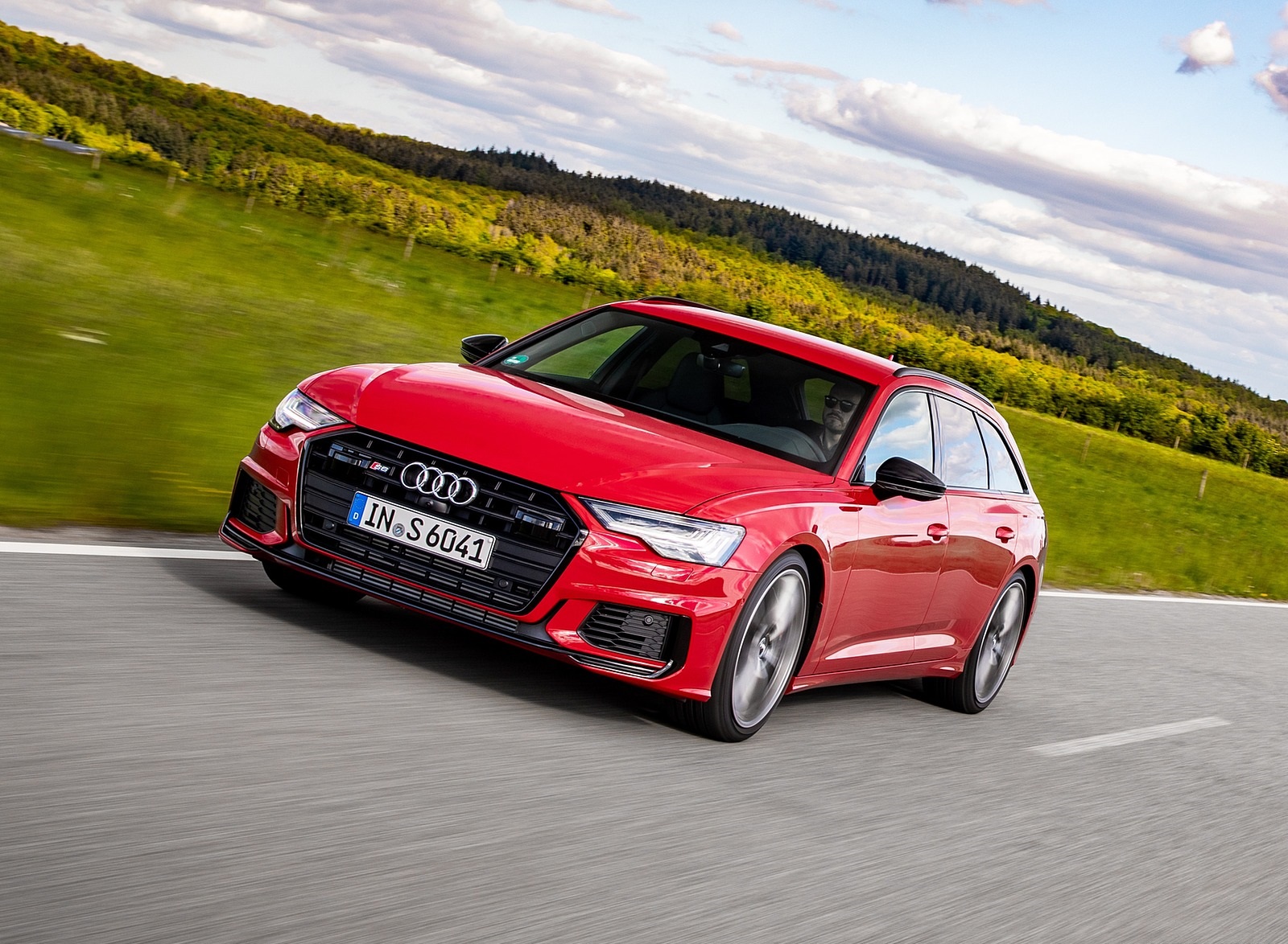 2020 Audi S6 Avant TDI (Color: Tango Red) Front Three-Quarter Wallpapers (3)