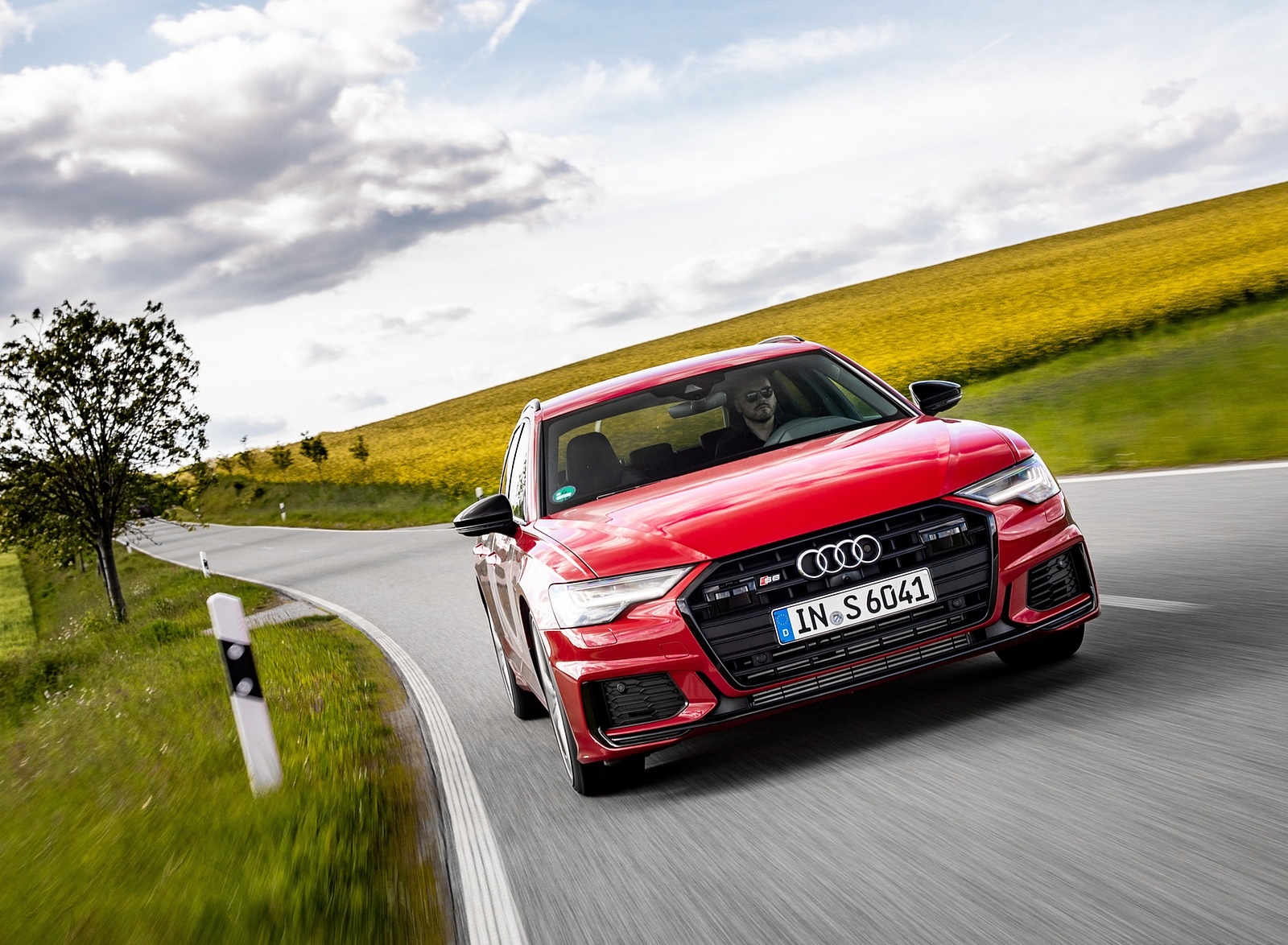 2020 Audi S6 Avant TDI (Color: Tango Red) Front Wallpapers  #4 of 60