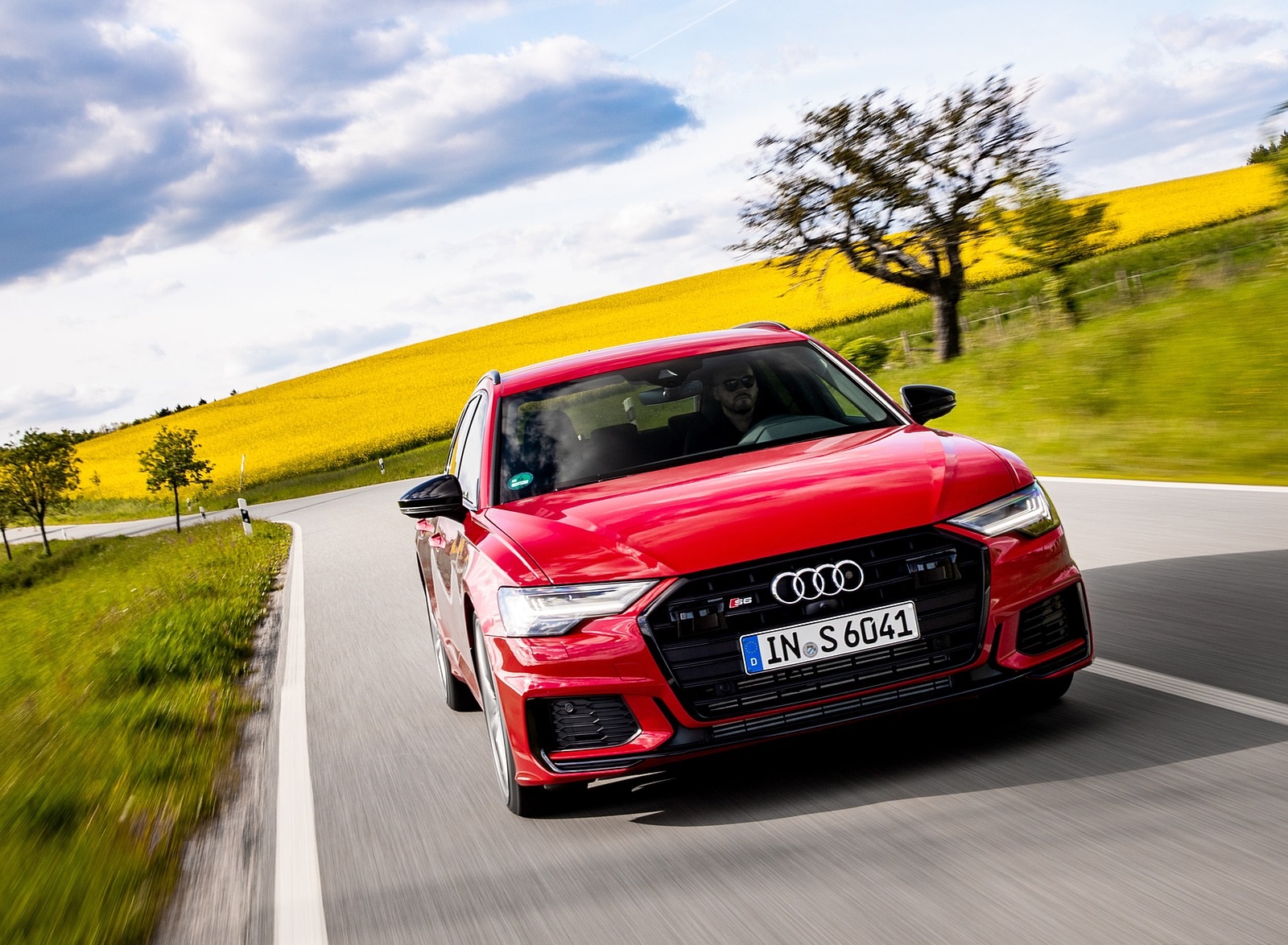 2020 Audi S6 Avant TDI (Color: Tango Red) Front Wallpapers  #1 of 60