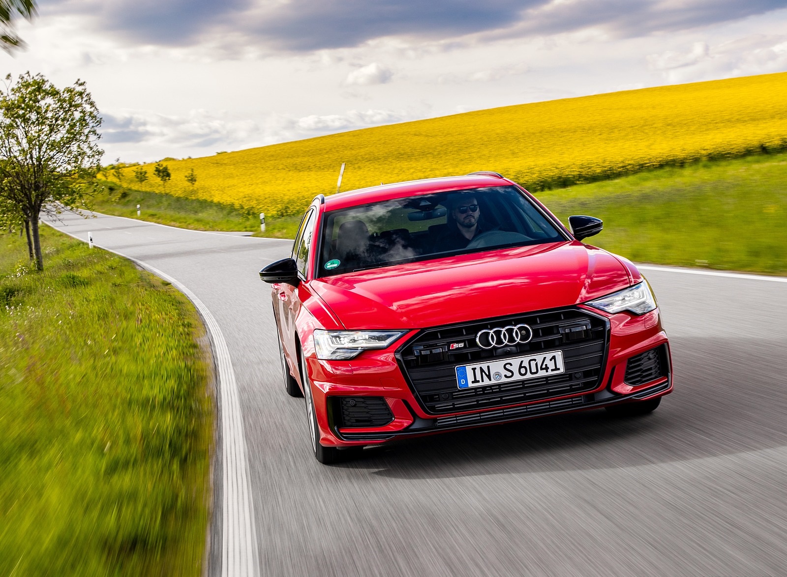 2020 Audi S6 Avant TDI (Color: Tango Red) Front Wallpapers (6)