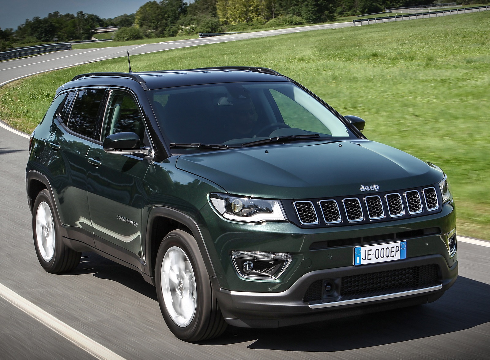 2020 Jeep Compass (Euro-Spec) Front Three-Quarter Wallpapers (3)