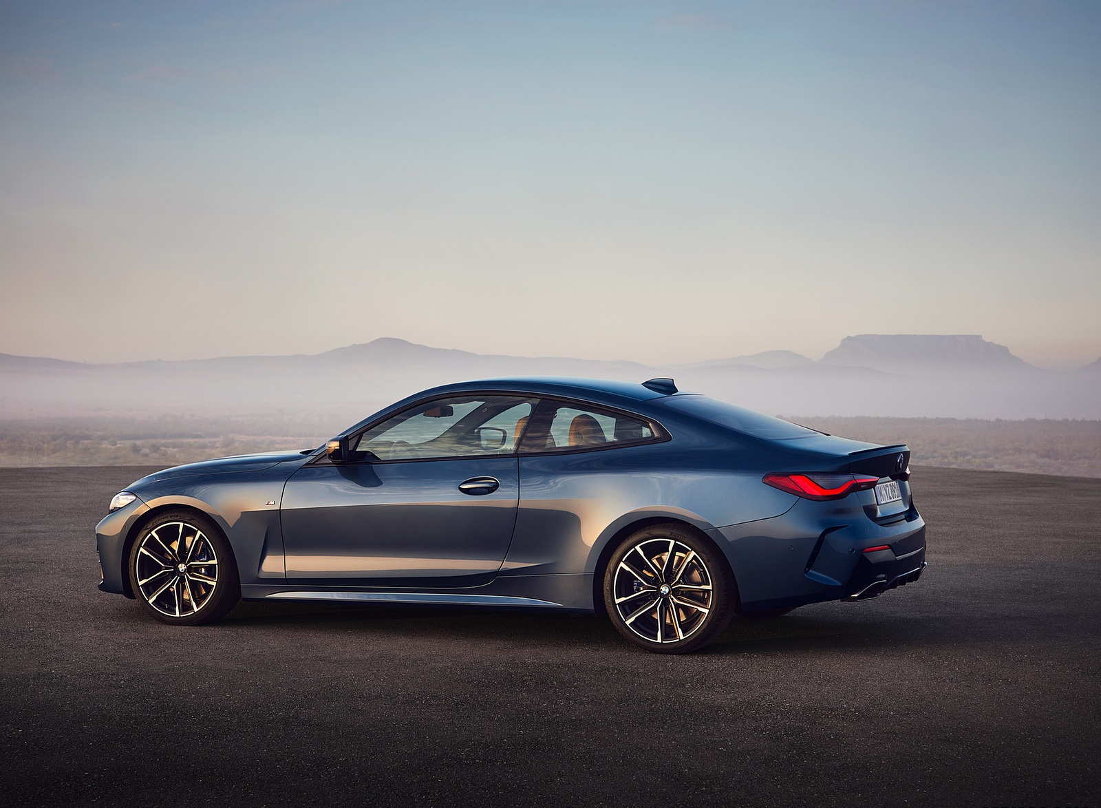 2021 BMW M440i xDrive Coupe Side Wallpapers #56 of 82