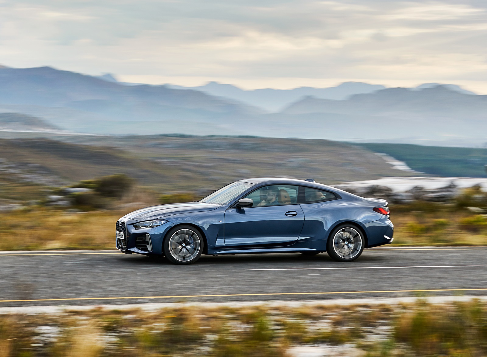 2021 BMW M440i xDrive Coupe Side Wallpapers #24 of 82