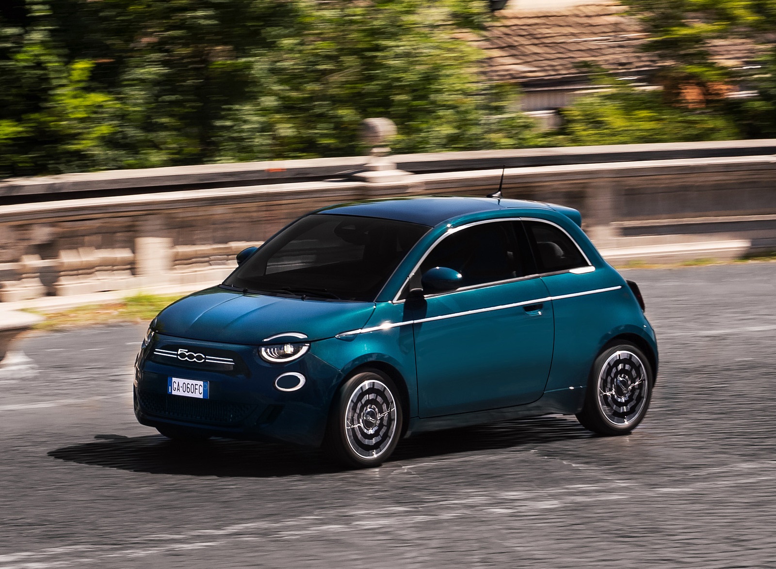 2021 Fiat 500 la Prima EV Front Three-Quarter Wallpapers (2)