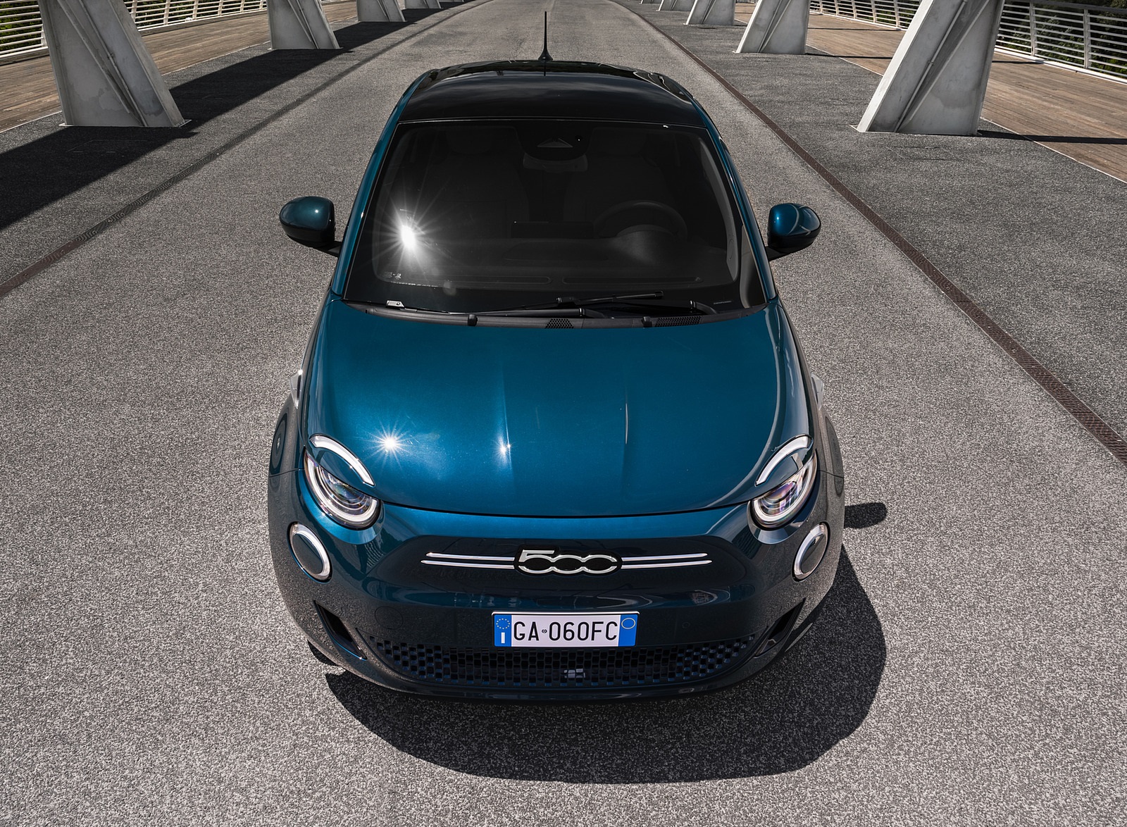 2021 Fiat 500 la Prima EV Front Wallpapers #10 of 37