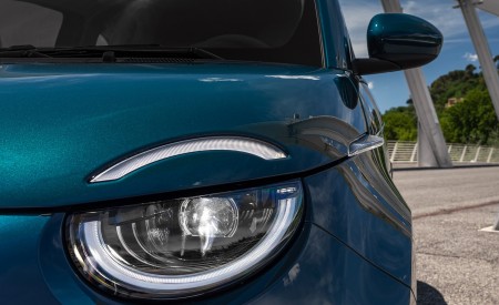2021 Fiat 500 la Prima EV Headlight Wallpapers 450x275 (12)