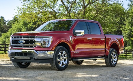 2021 Ford F-150 Lariat (Color: Rapid Red Metallic) Front Three-Quarter Wallpapers 450x275 (5)
