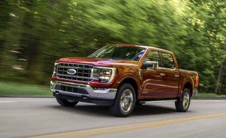 2021 Ford F-150 Lariat (Color: Rapid Red Metallic) Front Three-Quarter Wallpapers 450x275 (2)