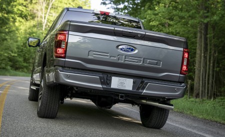 2021 Ford F-150 XLT Sport Appearance Package (Color: Carbonized Gray Rear Wallpapers 450x275 (15)
