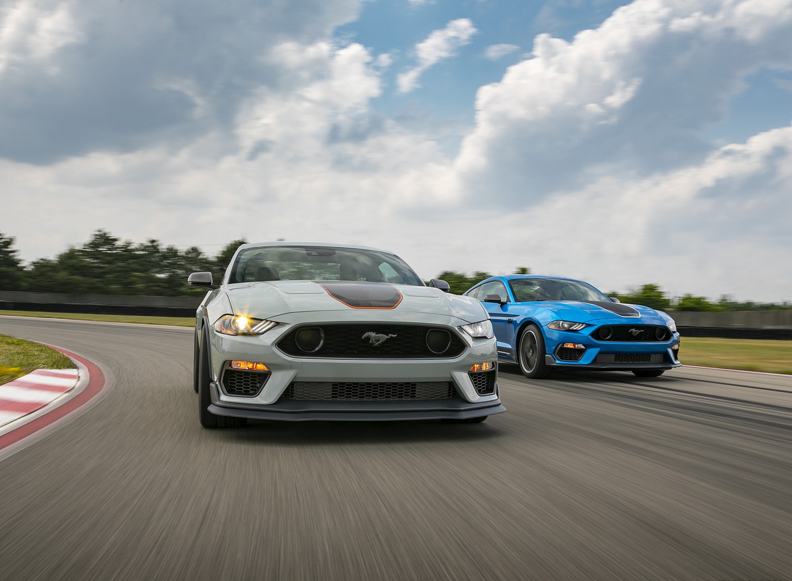 2021 Ford Mustang Mach 1 and 1969 Mach 1 Wallpapers (4)