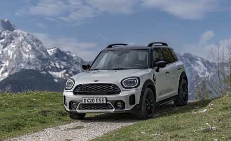 2021 MINI Countryman SE ALL4 Plug-In Hybrid Front Three-Quarter Wallpapers 450x275 (29)