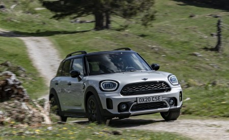 2021 MINI Countryman SE ALL4 Plug-In Hybrid Front Three-Quarter Wallpapers 450x275 (13)