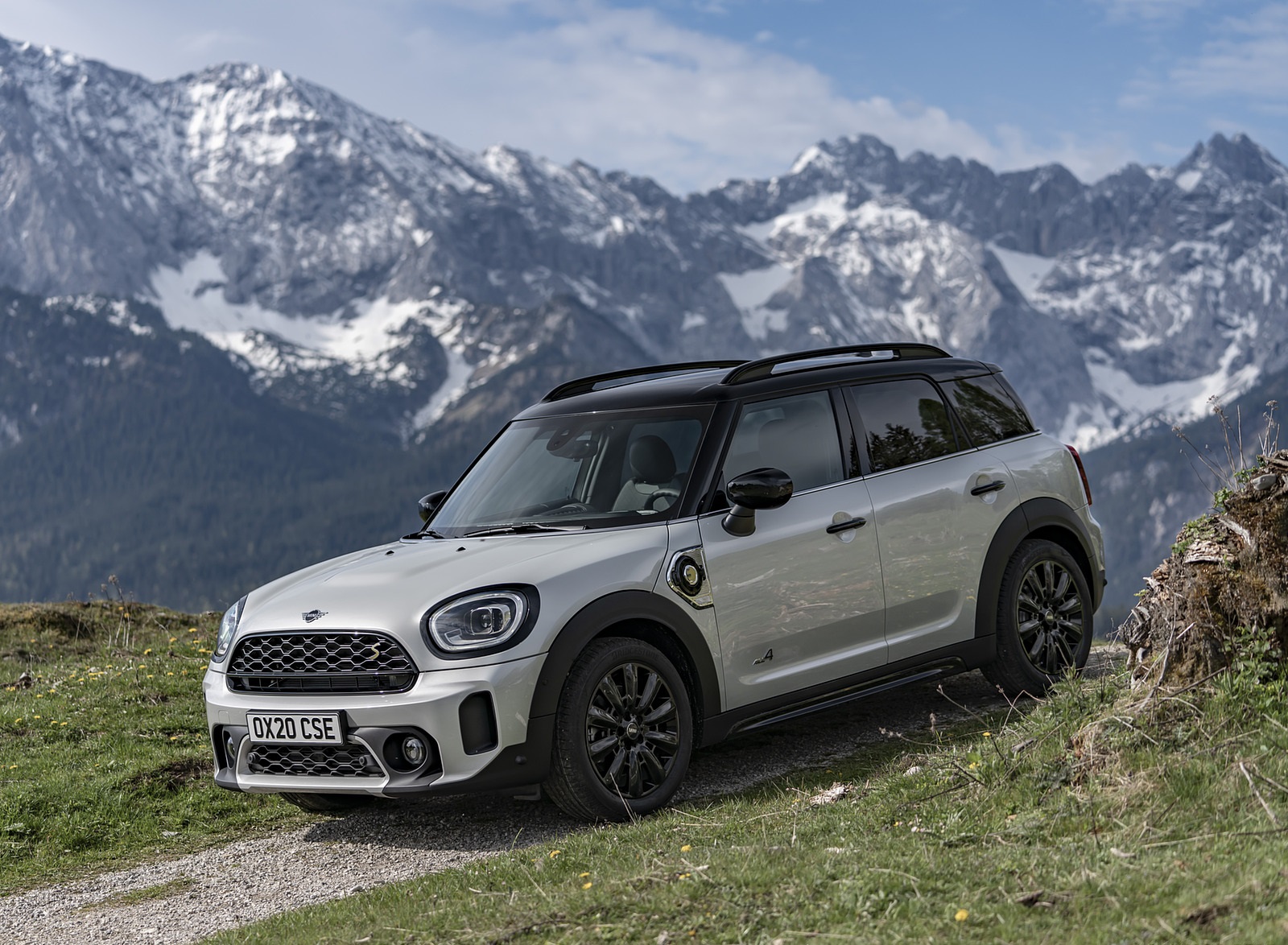 2021 MINI Countryman SE ALL4 Plug-In Hybrid Front Three-Quarter Wallpapers #30 of 70