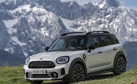 2021 MINI Countryman SE ALL4 Plug-In Hybrid Front Three-Quarter Wallpapers 450x275 (14)