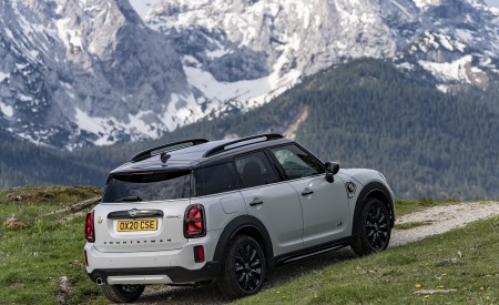 2021 MINI Countryman SE ALL4 Plug-In Hybrid Rear Three-Quarter Wallpapers 450x275 (34)