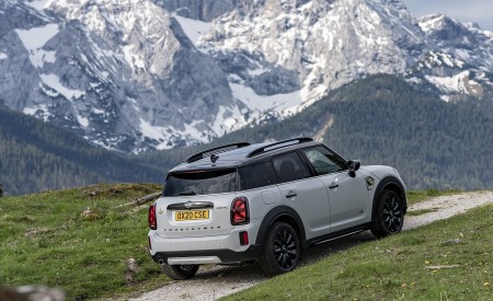 2021 MINI Countryman SE ALL4 Plug-In Hybrid Rear Three-Quarter Wallpapers 450x275 (35)