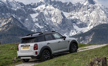 2021 MINI Countryman SE ALL4 Plug-In Hybrid Rear Three-Quarter Wallpapers 450x275 (37)