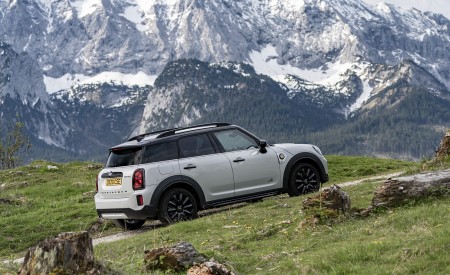 2021 MINI Countryman SE ALL4 Plug-In Hybrid Rear Three-Quarter Wallpapers 450x275 (38)