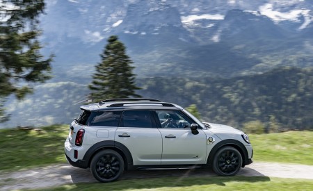 2021 MINI Countryman SE ALL4 Plug-In Hybrid Side Wallpapers 450x275 (27)