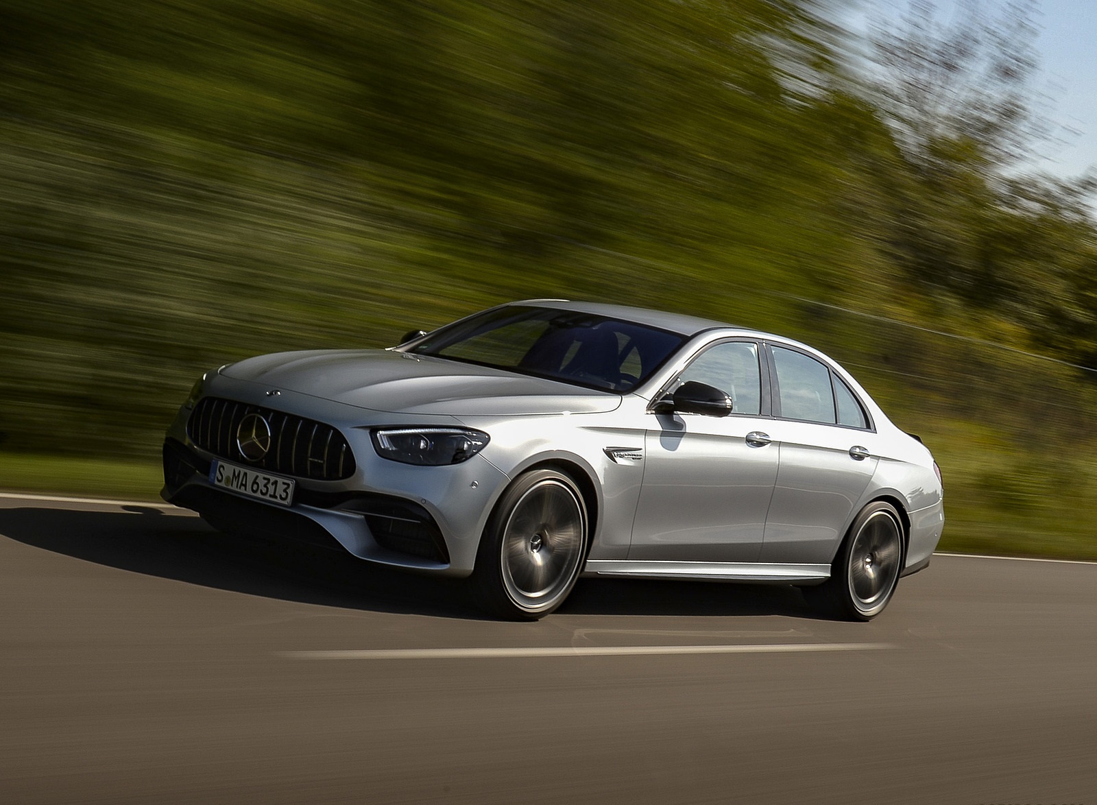 2021 Mercedes-AMG E 63 S 4MATIC+ (Color: High-Tech Silver Metallic) Front Three-Quarter Wallpapers #6 of 96