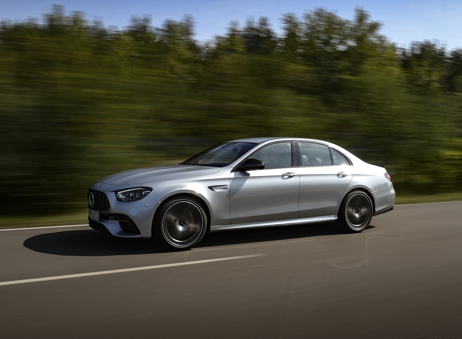 2021 Mercedes-AMG E 63 S 4MATIC+ (Color: High-Tech Silver Metallic) Front Three-Quarter Wallpapers #7 of 96