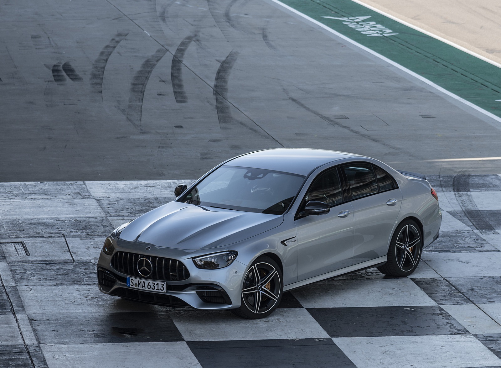 2021 Mercedes-AMG E 63 S 4MATIC+ (Color: High-Tech Silver Metallic) Front Three-Quarter Wallpapers #36 of 96
