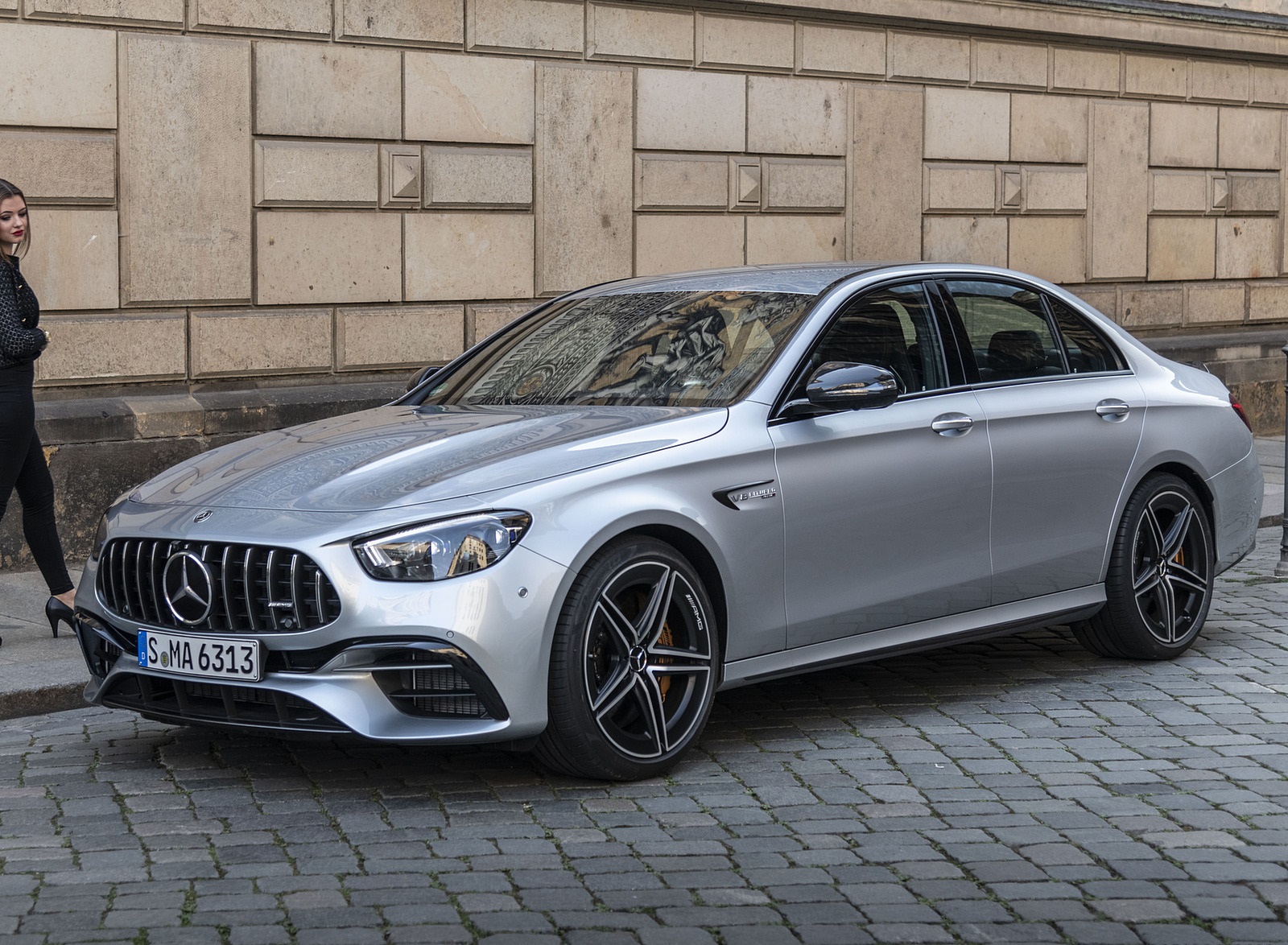2021 Mercedes-AMG E 63 S 4MATIC+ (Color: High-Tech Silver Metallic) Front Three-Quarter Wallpapers #22 of 96