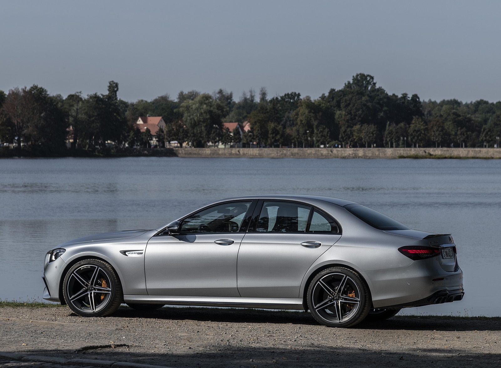 2021 Mercedes-AMG E 63 S 4MATIC+ (Color: High-Tech Silver Metallic) Side Wallpapers #27 of 96