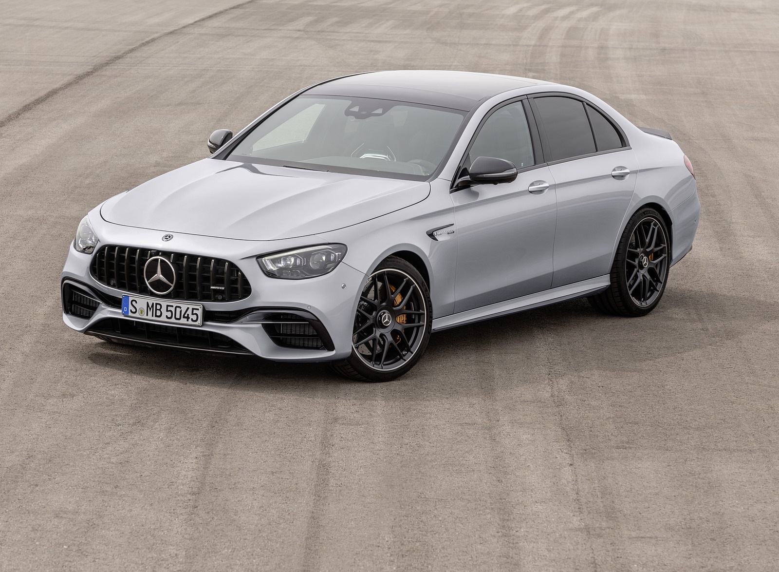 2021 Mercedes-AMG E 63 S (Color: Hightech Silver Metallic) Front Three-Quarter Wallpapers #86 of 96