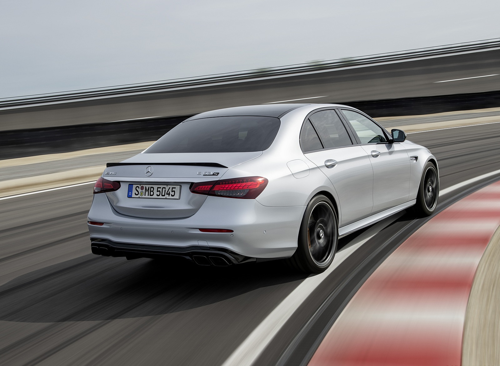 2021 Mercedes-AMG E 63 S (Color: Hightech Silver Metallic) Rear Three-Quarter Wallpapers #78 of 96