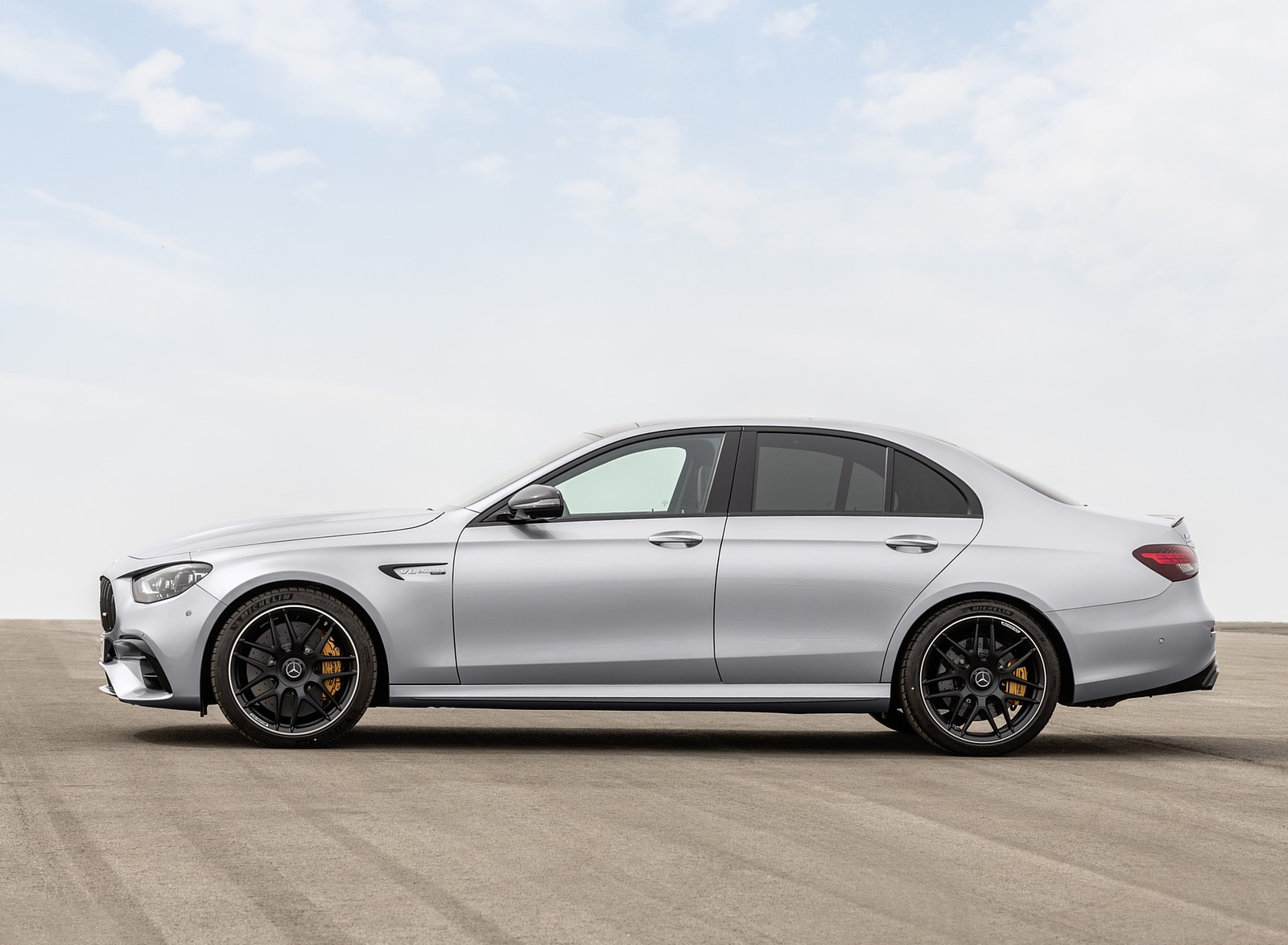 2021 Mercedes-AMG E 63 S (Color: Hightech Silver Metallic) Side Wallpapers #90 of 96