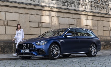 2021 Mercedes-AMG E 63 S Estate 4MATIC+ (Color: Designo Magno Brilliant Blue) Front Three-Quarter Wallpapers 450x275 (40)