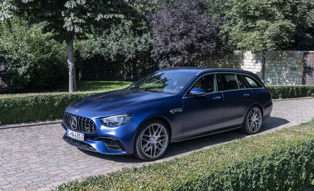 2021 Mercedes-AMG E 63 S Estate 4MATIC+ (Color: Designo Magno Brilliant Blue) Front Three-Quarter Wallpapers 450x275 (32)