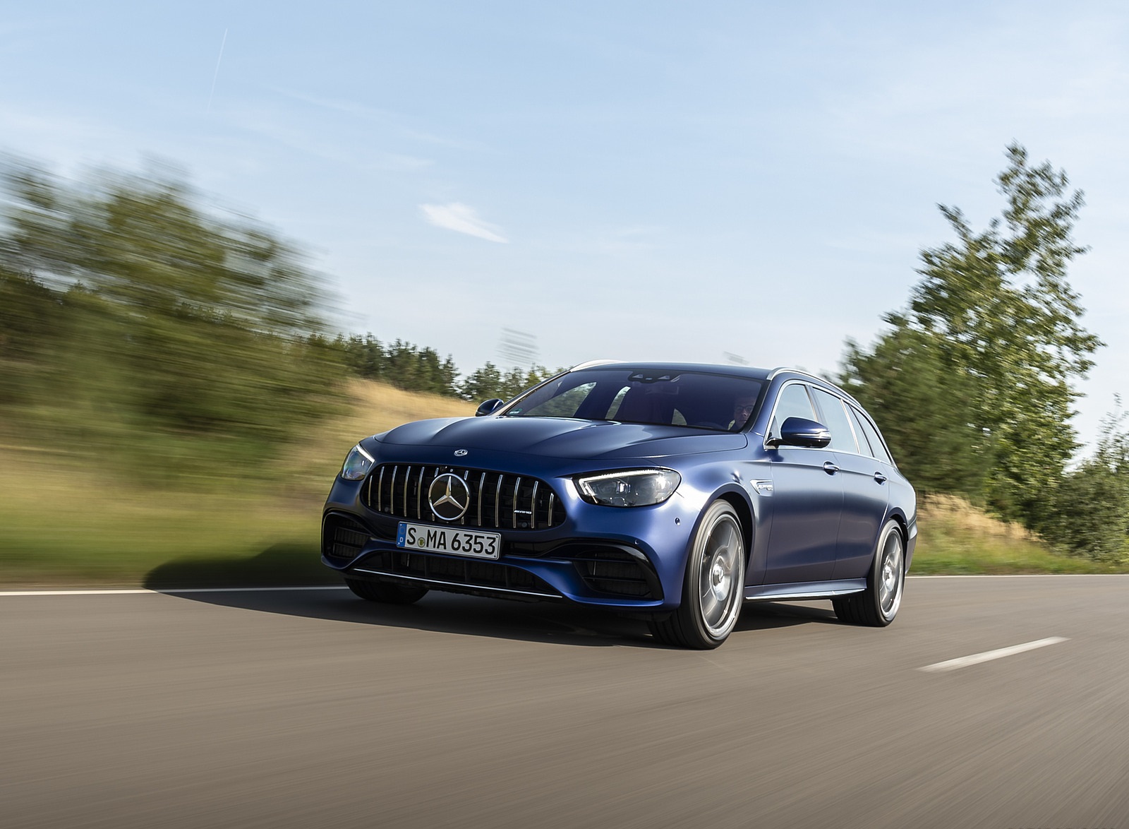 2021 Mercedes-AMG E 63 S Estate 4MATIC+ (Color: Designo Magno Brilliant Blue) Front Three-Quarter Wallpapers #2 of 95