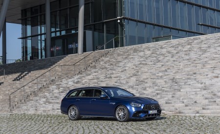 2021 Mercedes-AMG E 63 S Estate 4MATIC+ (Color: Designo Magno Brilliant Blue) Front Three-Quarter Wallpapers 450x275 (13)