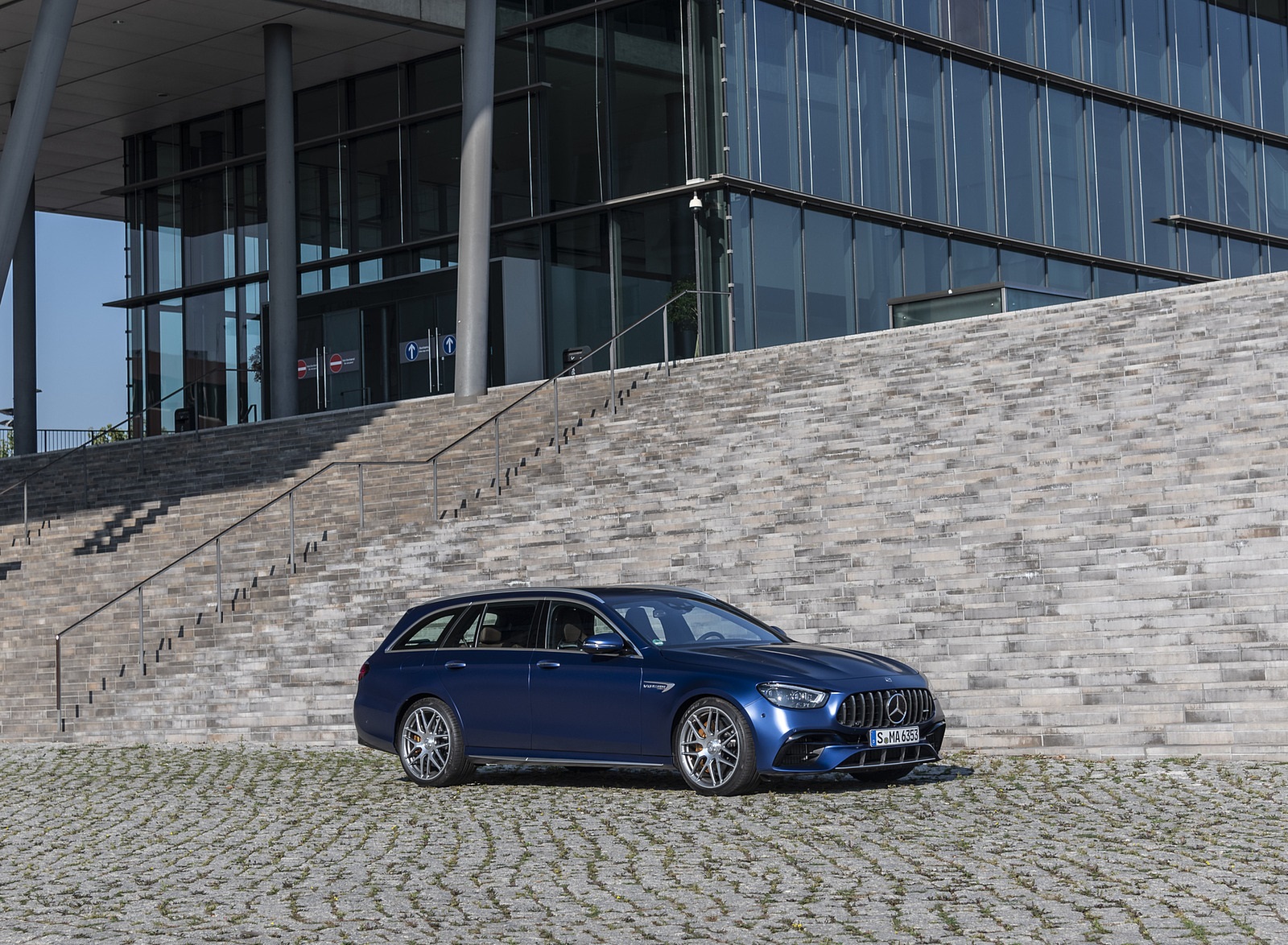 2021 Mercedes-AMG E 63 S Estate 4MATIC+ (Color: Designo Magno Brilliant Blue) Front Three-Quarter Wallpapers #13 of 95