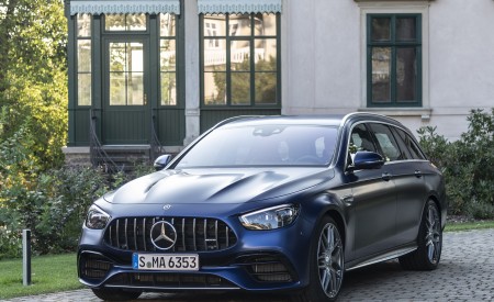 2021 Mercedes-AMG E 63 S Estate 4MATIC+ (Color: Designo Magno Brilliant Blue) Front Three-Quarter Wallpapers 450x275 (42)