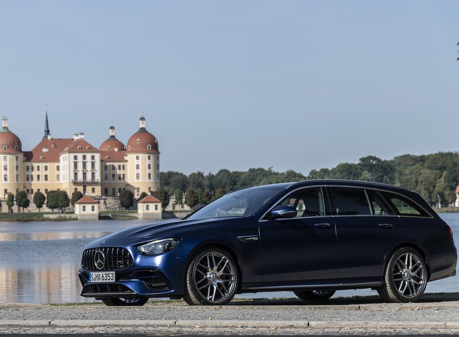 2021 Mercedes-AMG E 63 S Estate 4MATIC+ (Color: Designo Magno Brilliant Blue) Front Three-Quarter Wallpapers #25 of 95